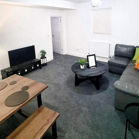 Stylish 2 Bed Apartment With Free Parking, Speed Wifi, Free Parking Колчестър Екстериор снимка