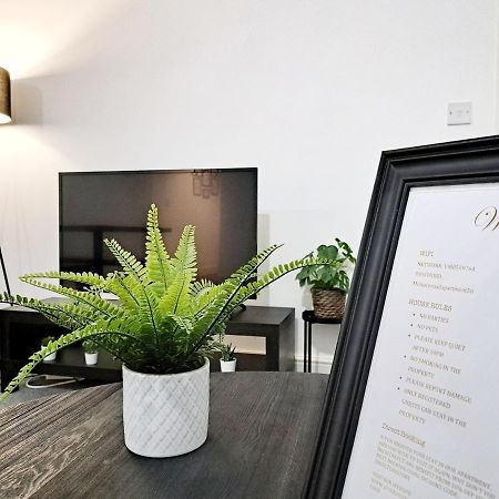 Stylish 2 Bed Apartment With Free Parking, Speed Wifi, Free Parking Колчестър Екстериор снимка