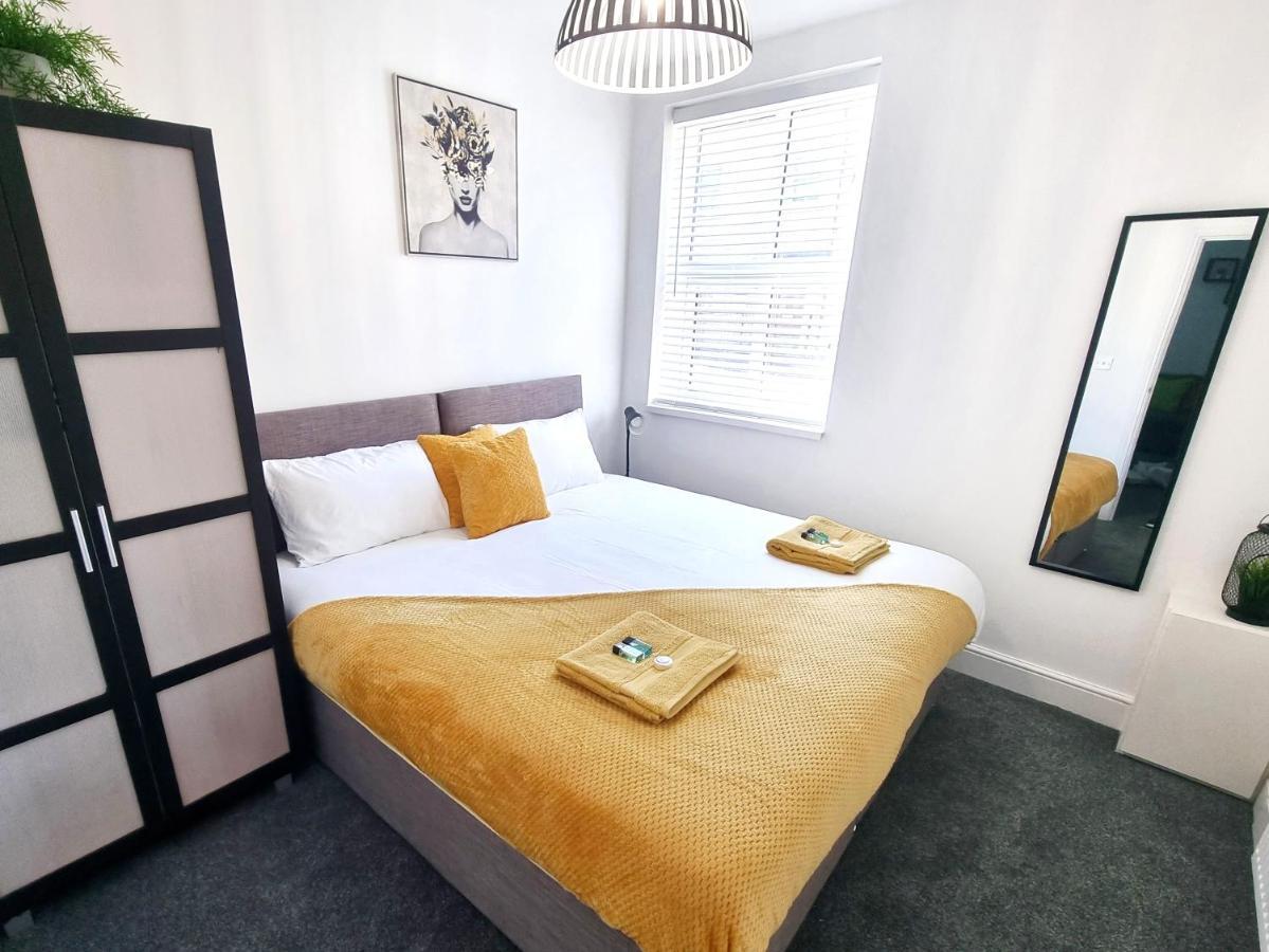 Stylish 2 Bed Apartment With Free Parking, Speed Wifi, Free Parking Колчестър Екстериор снимка